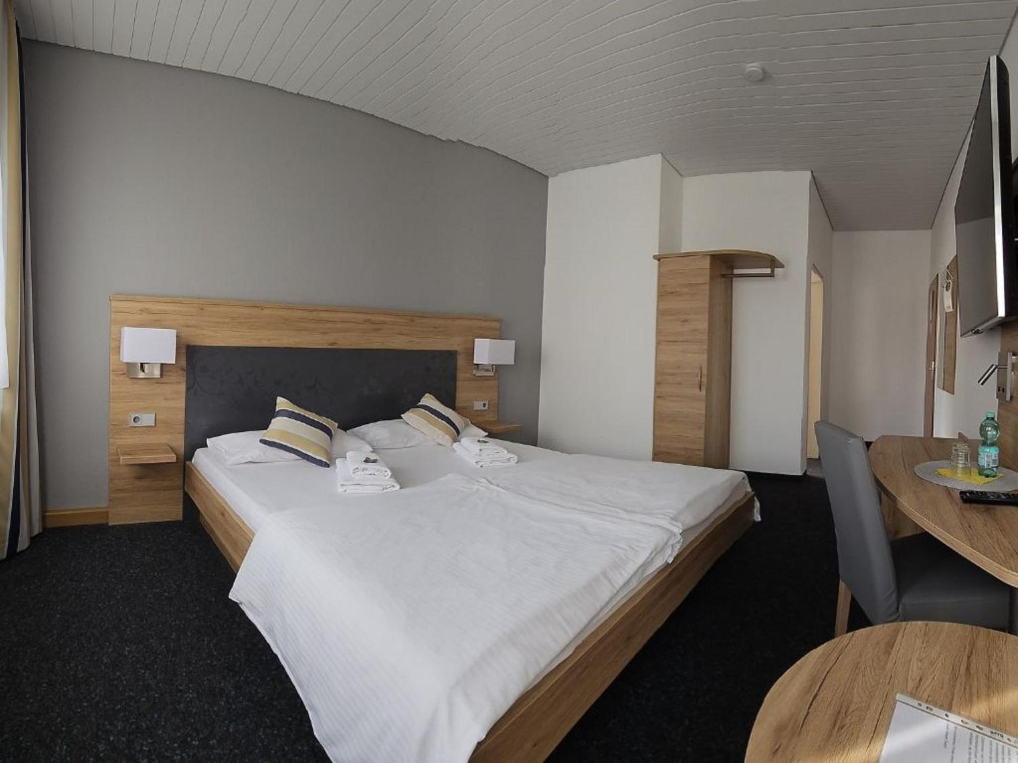 Hotel Hirsch Günzburg Екстериор снимка